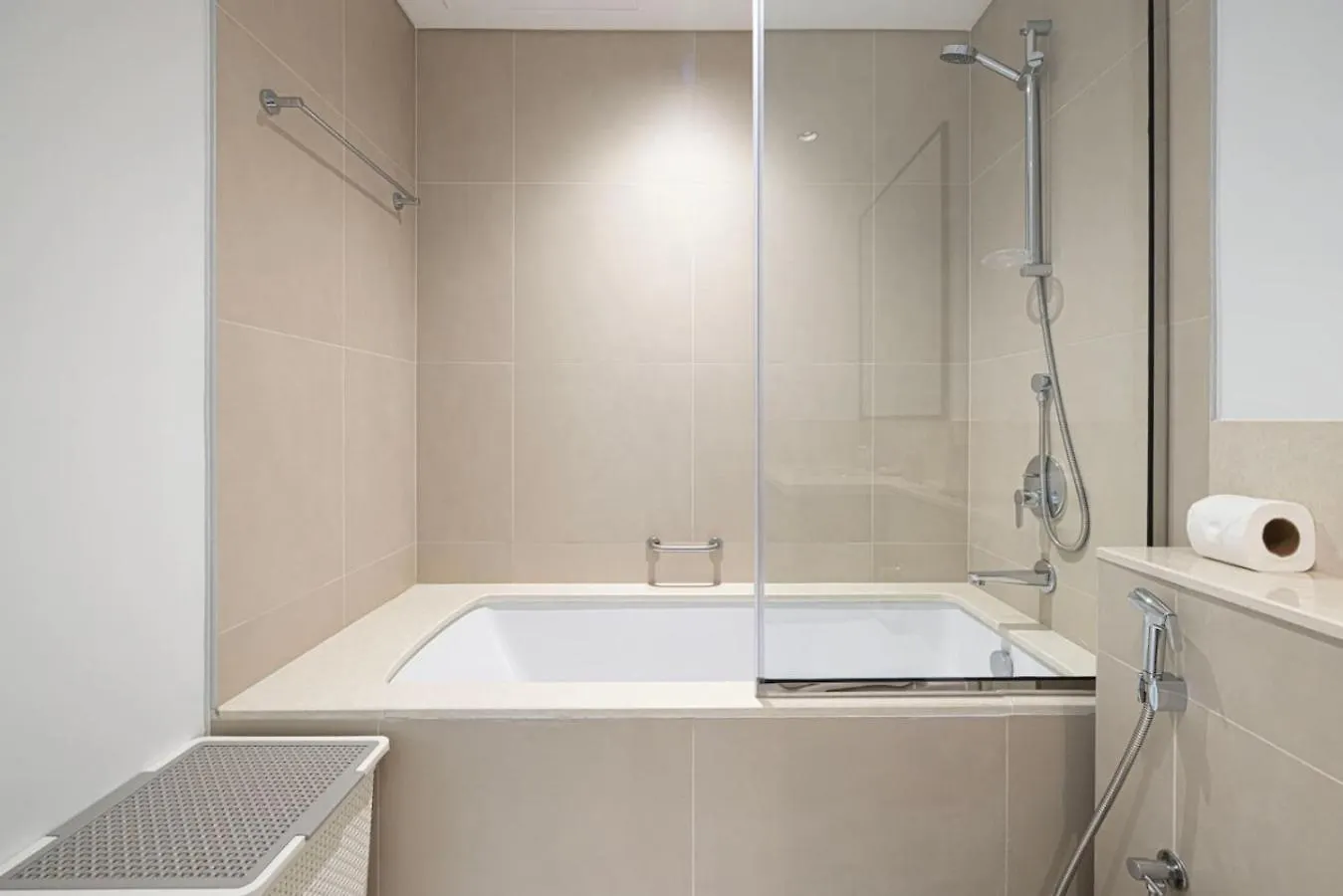 Modern Comfort - Views In Prime Downtown - 2Br 6 Guests Dubai