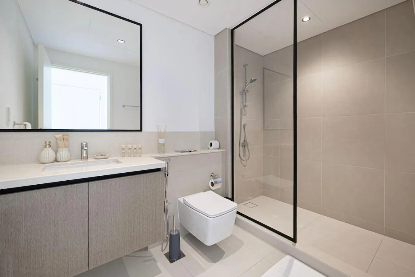 Apartment Modern Comfort - Views In Prime Downtown - 2Br 6 Guests Dubai United Arab Emirates