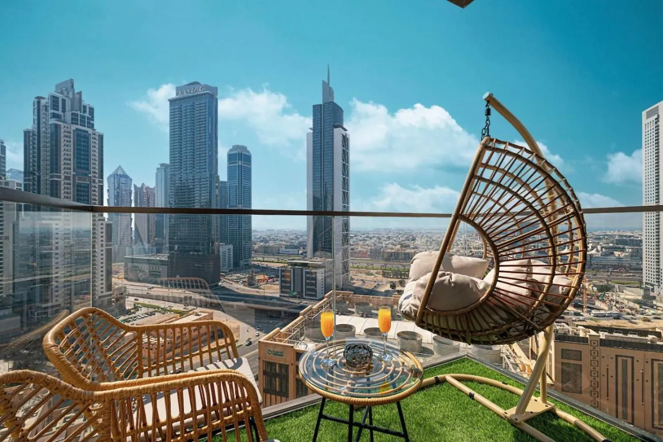 Modern Comfort - Views In Prime Downtown - 2Br 6 Guests Dubai