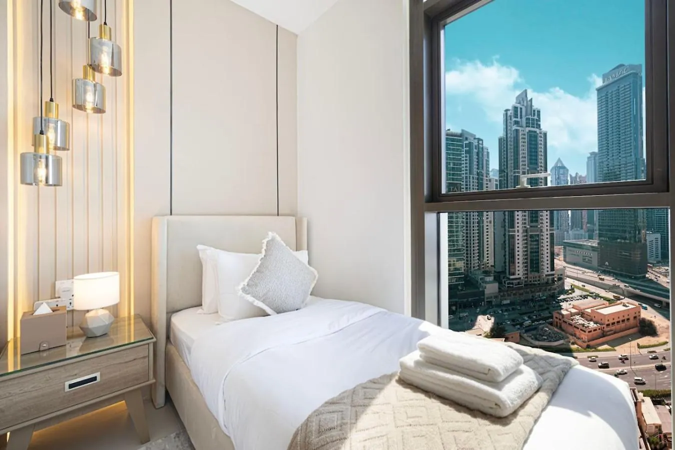 Apartment Modern Comfort - Views In Prime Downtown - 2Br 6 Guests Dubai
