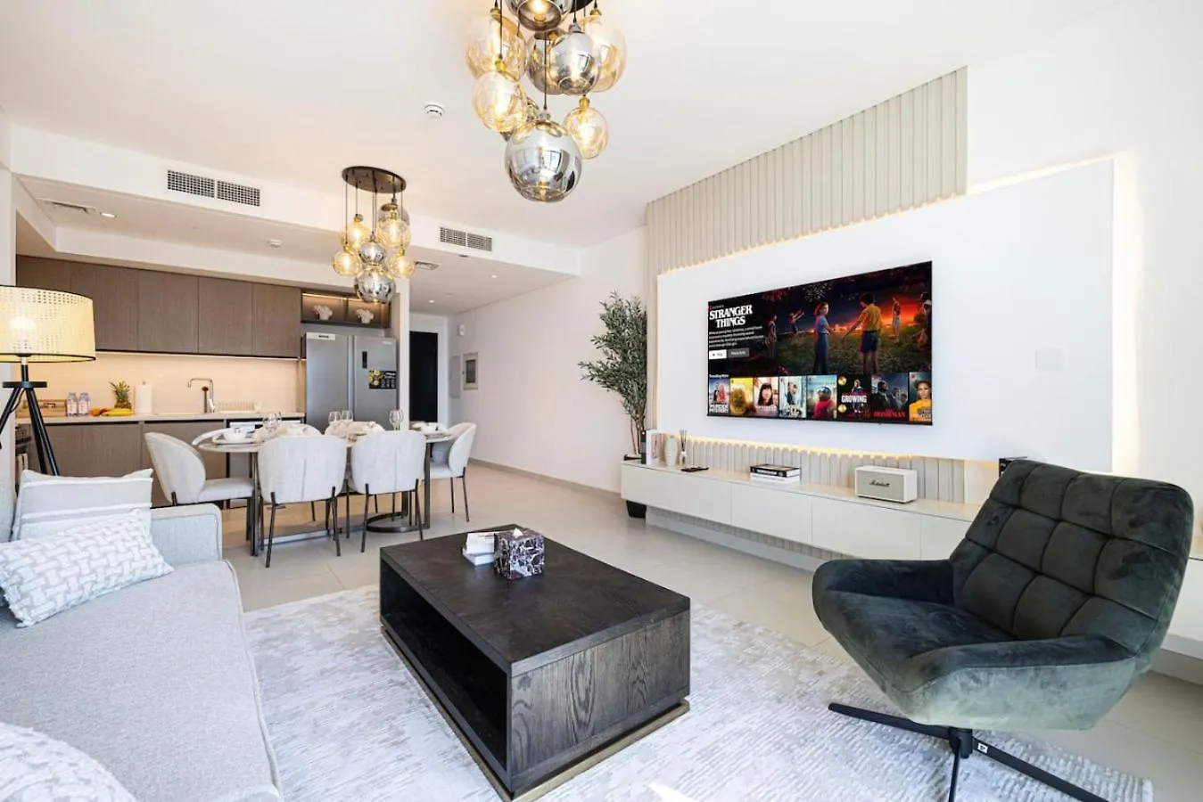 Modern Comfort - Views In Prime Downtown - 2Br 6 Guests Dubai
